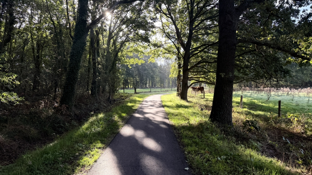 Eindhoven uit - laatste stukje verhard fietspad Eindhoven uit - laatste stukje verhard fietspad